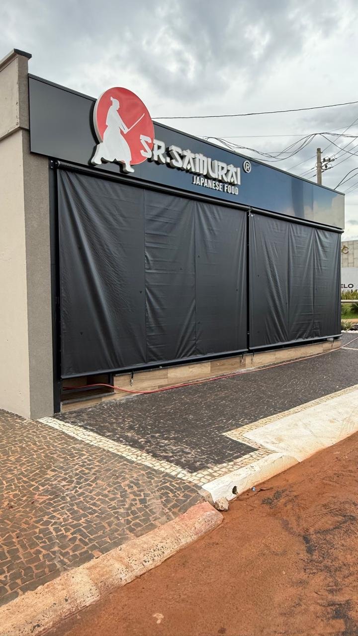 Detalhe do tecido de linho com caimento e transparência